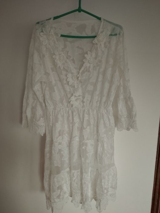 Sukienka na plażę koronkowa