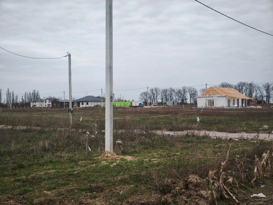 Продам земельну ділянку з підключеним світлом 10 кВт. Білогородка