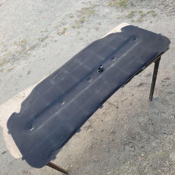 Wygłuszenie maski pokrywy silnika vw Touran I 2004r