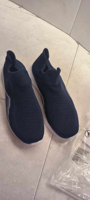Tênis slip on novos