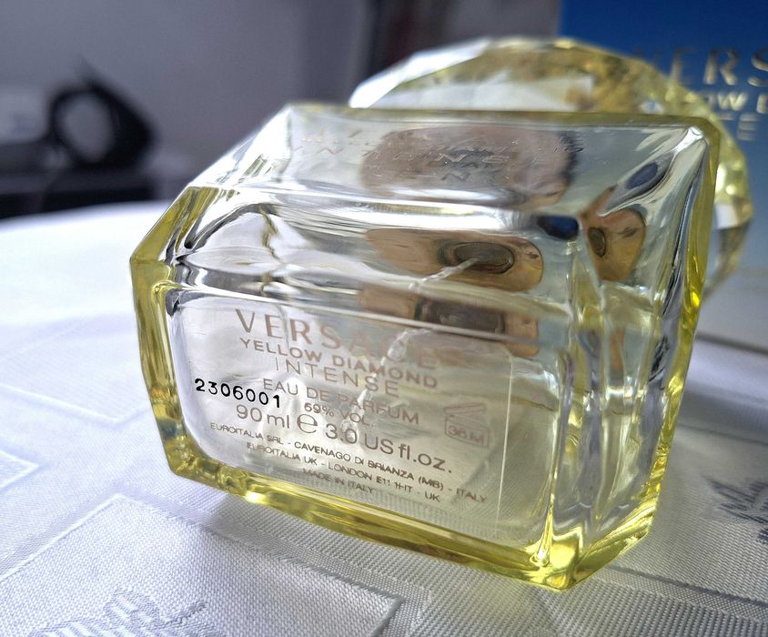 Butelka po perfumach Versace Yellow Diamond Intense 90ml, do kolekcji.