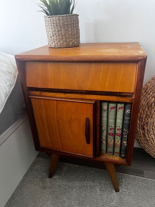 Mesas de cabeceira - Linhas vintage