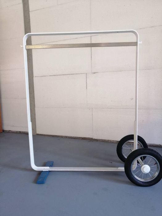 wieszaki metalowe na ubrania