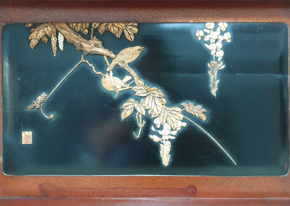 Lindissimo antigo tabuleiro asiático em charão embutidos preciosos