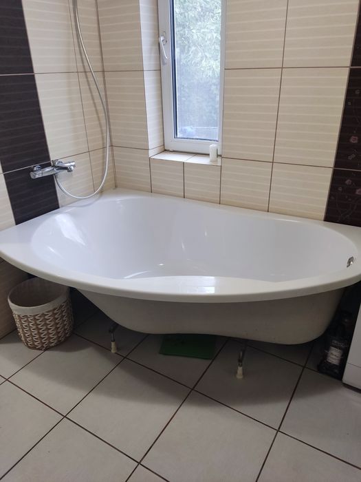 Продам ванну КOLO