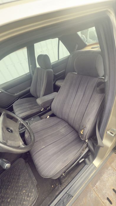 Mercedes w124  250 D 5 cilindros ano 1995 para peças