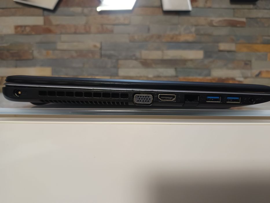 Portátil ASUS  /  8GB RAM  /  SSD 200GB / Gráfica 2GB