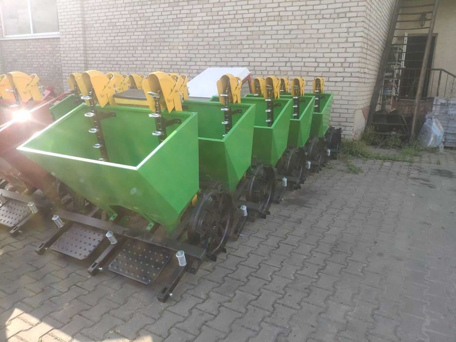 Картоплесаджалка Bomet на мінітрактор Т25 Т40 МТЗ ЮМЗ