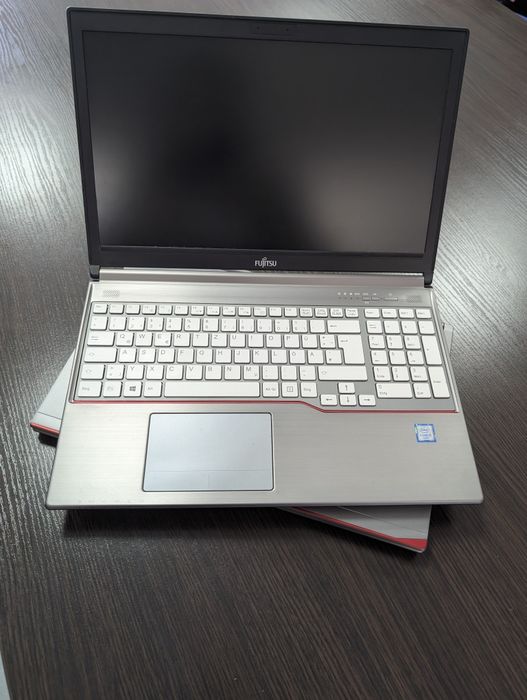 Ноутбук Fujitsu LIFEBOOK E756: Потужний та доступною ціною