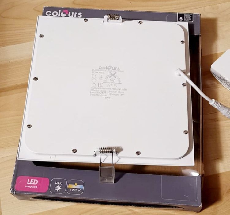 Nowy plafon, lampa sufitowa, oświetlenie wnękowe LED