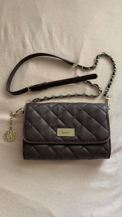 Bolsa de ombro marca DNKY