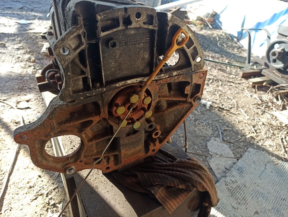 Блок цилиндров lacetti F16D3 с поршнями