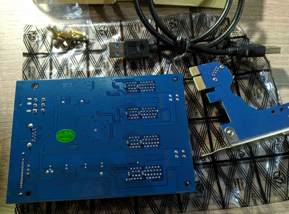 Плата (адаптер) 4 Ports PCI-E 1X to PCIe 1X for Graphics Card GPU Rig