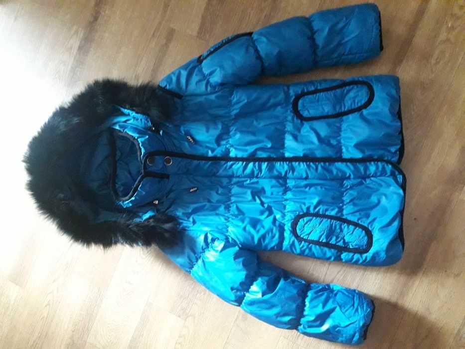 Продам зимнюю курточку на девочку.