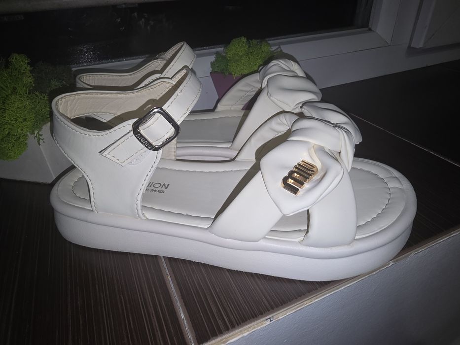 Босоніжки для дівчинки