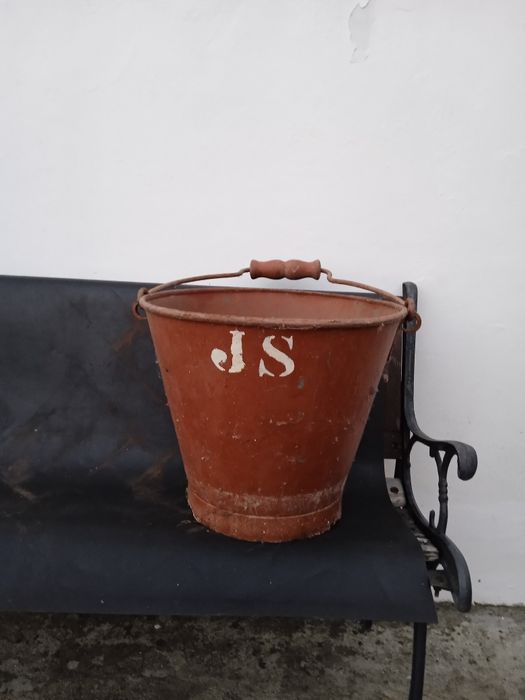 Latões antigos de 25L