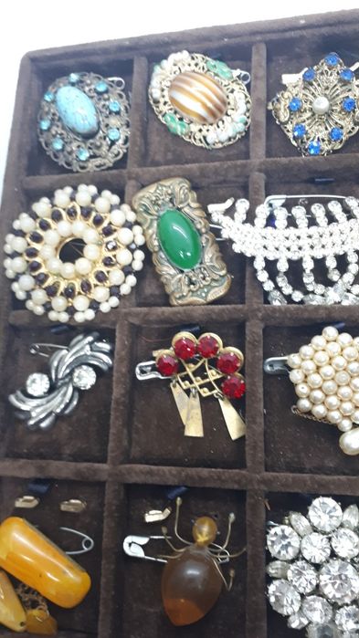 Винтажные броши.