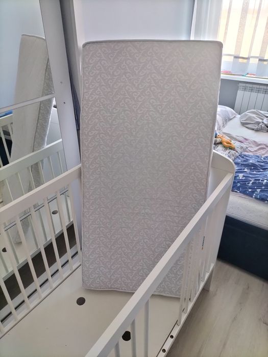 Łóeczko dziecięce.