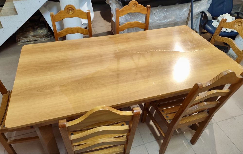 Conjunto mesa em Pinho com seis cadeiras