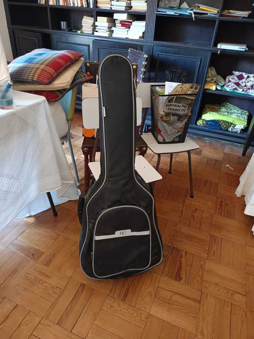 Guitarra Pablo Romero com saco