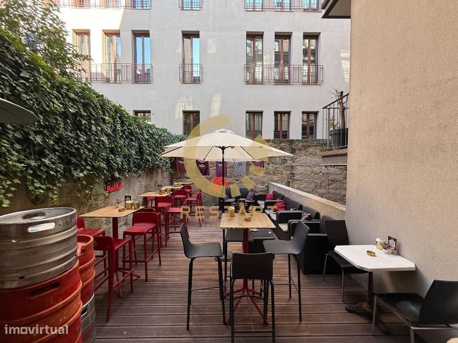 Trespasse Restaurante com terraço na Baixa do Porto próximo a Avenida