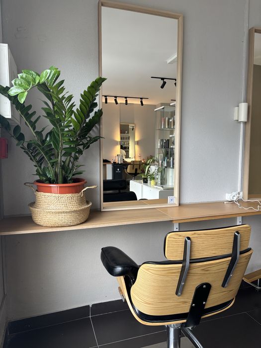 Aluguer de cadeira de cabeleireiro + espaço manicure | Cascais