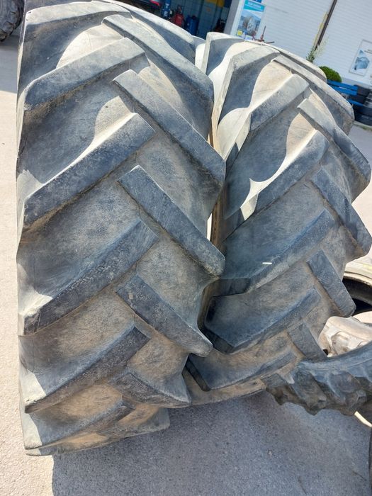 16.9-30 Semperit opony używane rolnicze para