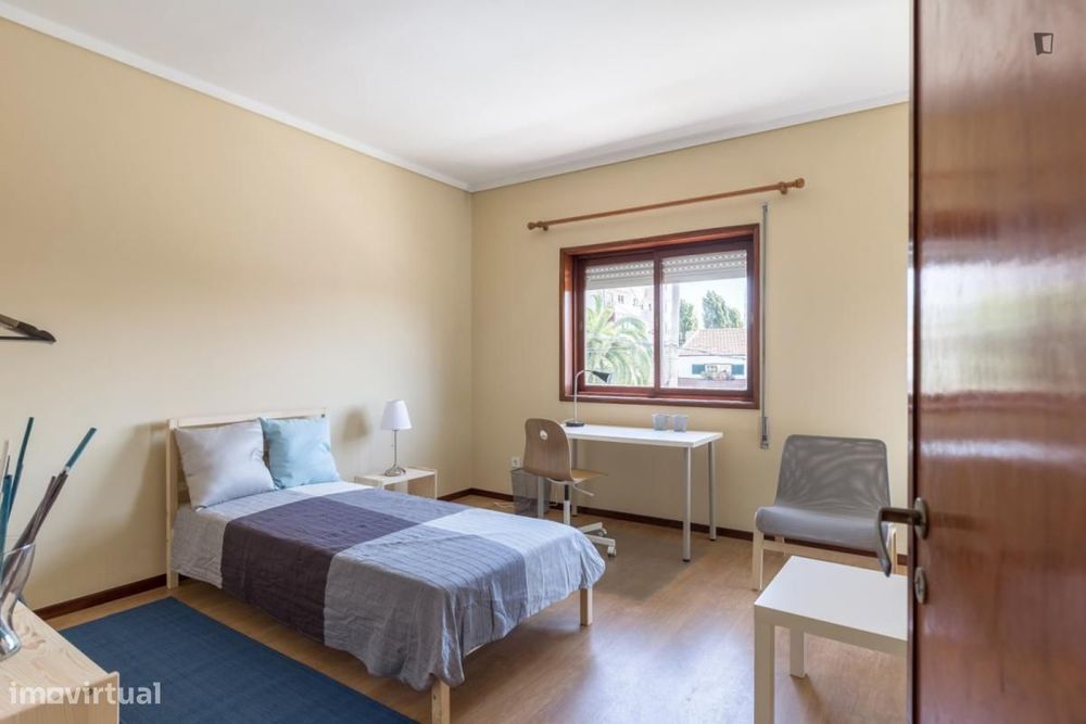 Quarto - localizado em São Mamede de Infesta Porto