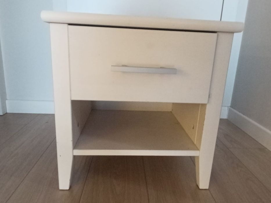 Sprzedam dwie używane szafki nocne