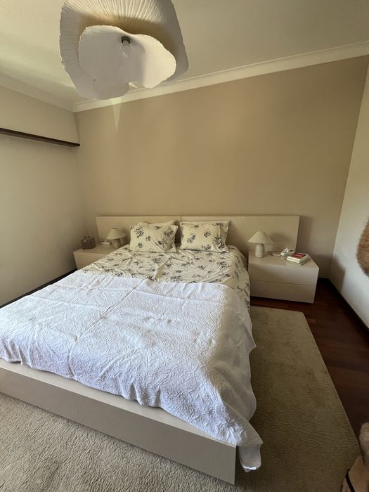 Cama de Casal + Mesas de Cabeceira