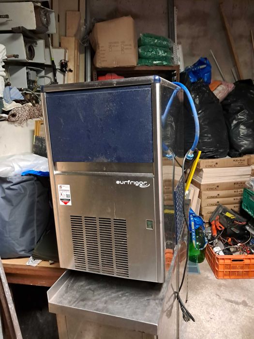 Máquina de fazer gelo