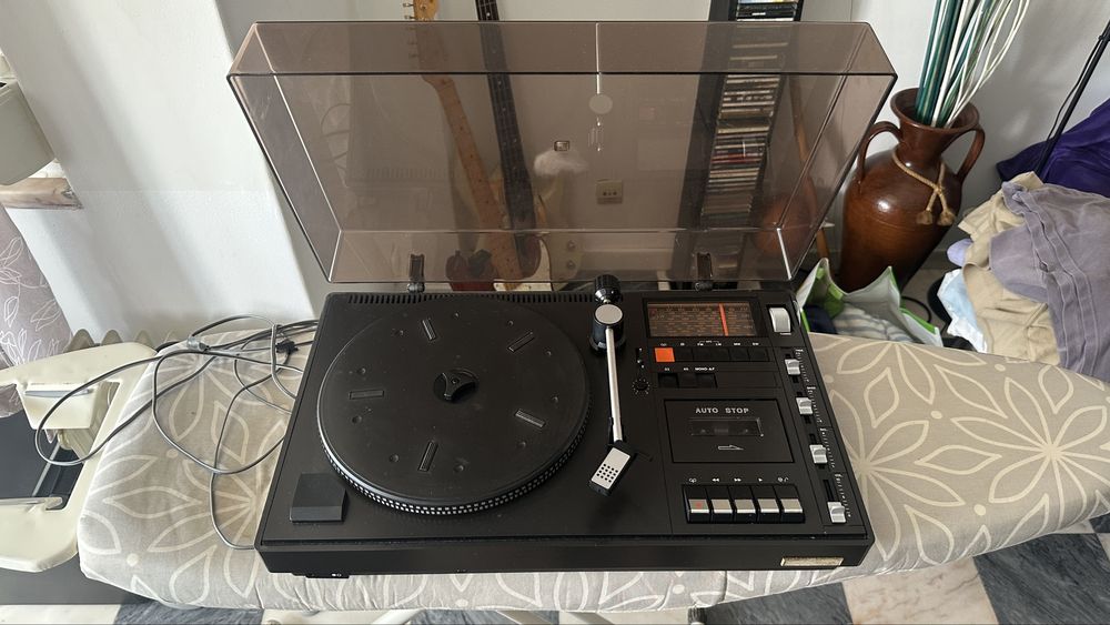 Gira-discos c/ Radio dos anos 70