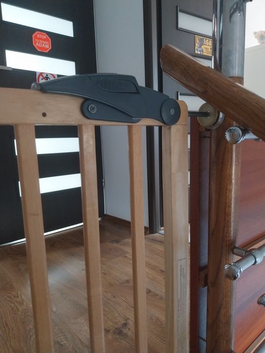 Barierka bramka na schody zabezpieczajaca