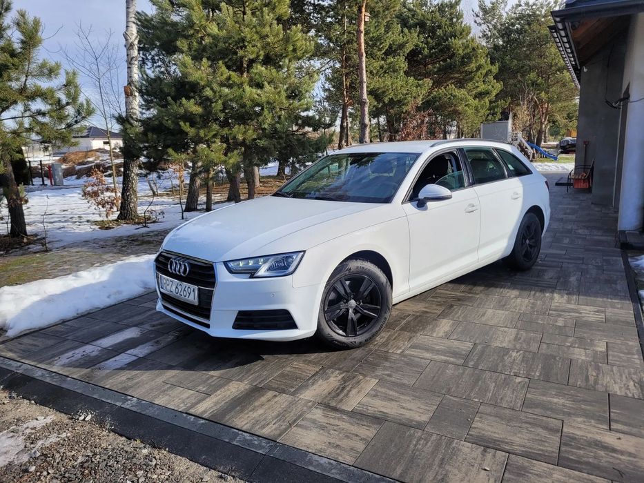 Audi A4 Avant Mały Przebieg Bardzo ładny stan Nawigacja Tempomat PDC Ledy 2.0 TDI