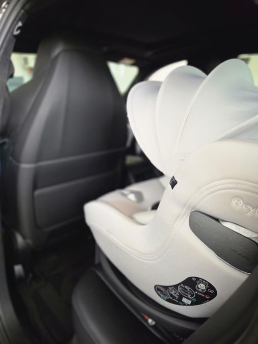 Дитяче автокрісло з базою  Cybex Sirona Ti світло сіре