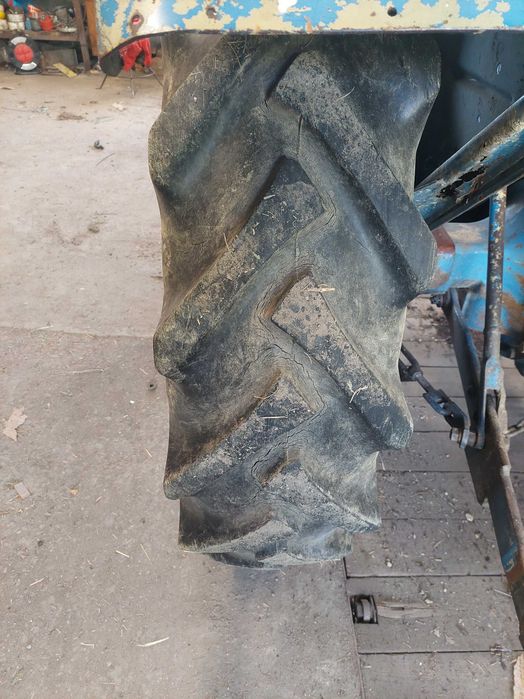 sprzedam ciągnik rolniczy Ford 2000
