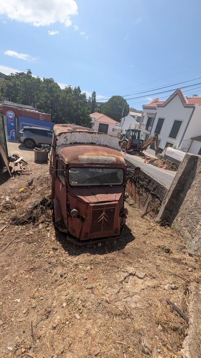 2 Citroen HY para restaurar