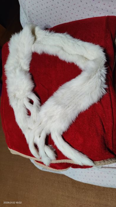 Gola de pele de coelho branco