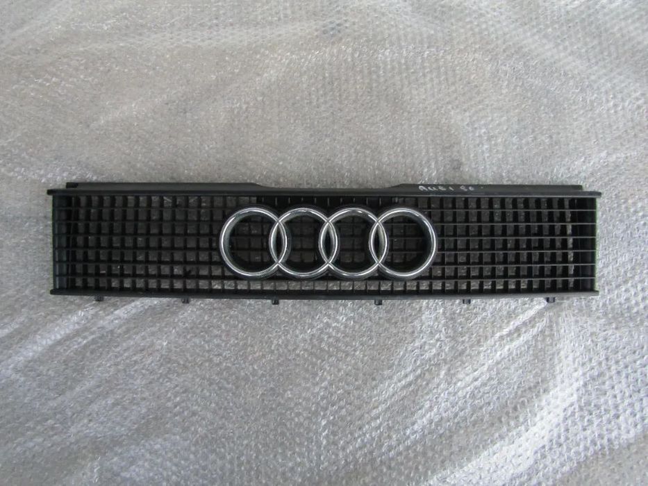 Grelha Audi 80 ano 1984 (original)