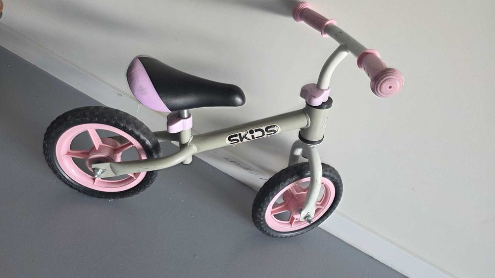Bicicleta de Equilíbrio SKIDS Criança – Rosa e Cinza