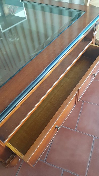 Mesa de centro com vidro