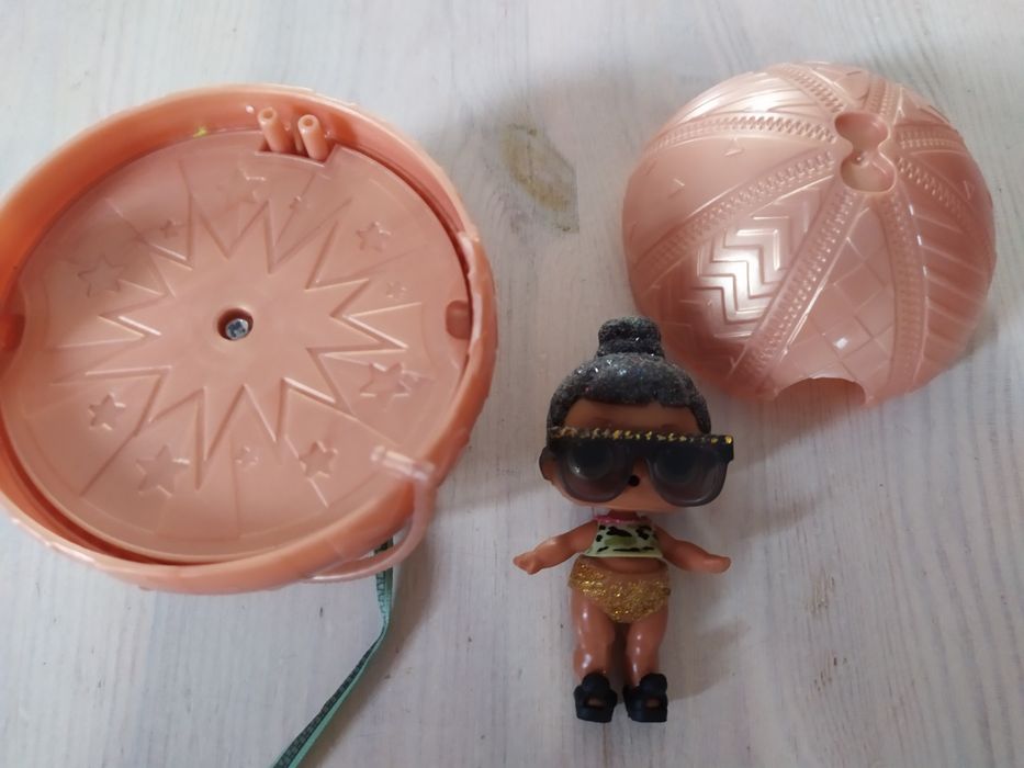 Laleczka Lol w kuli