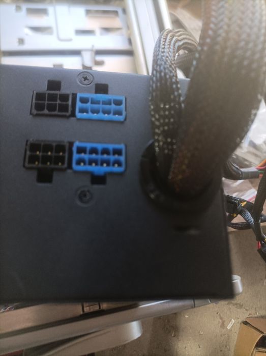 Fonte Corsair TX650M