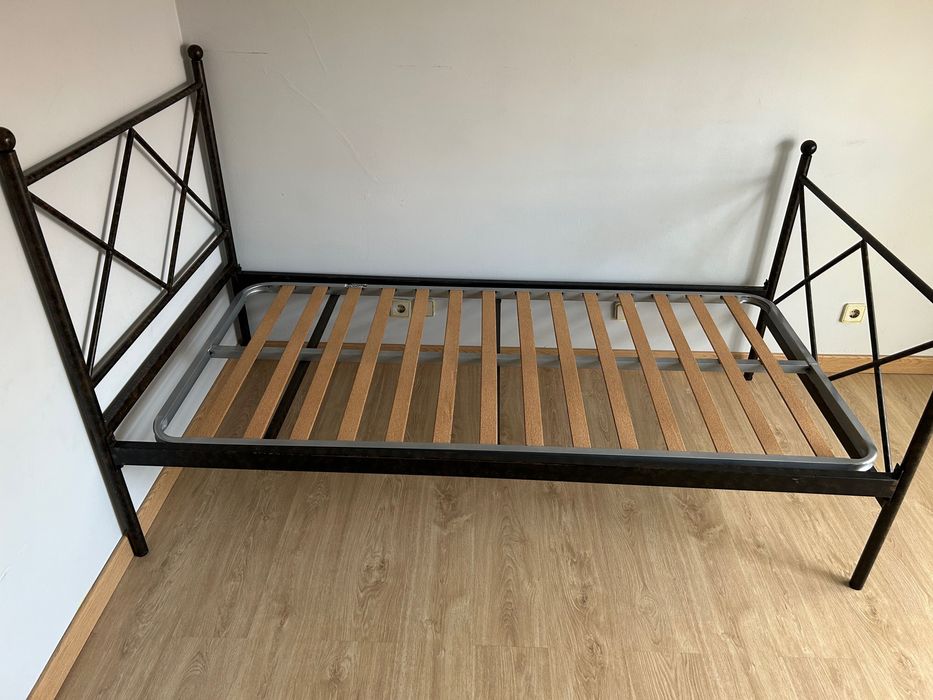 Cama  de ferro individual