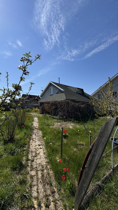 Продаж будинку в осокорках.
