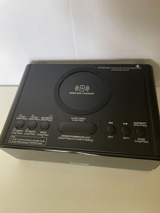 Радіобудильник REACHER із бездротовою зарядкою