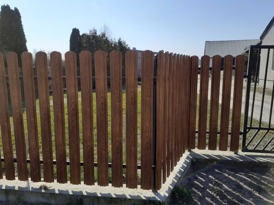 Metalowe sztachety ogrodzeniowe BUDMAT - Zainwestuj w spokój i wygodę!