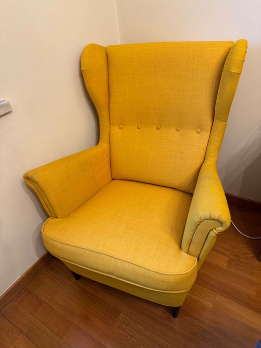 Poltrona IKEA em amarelo