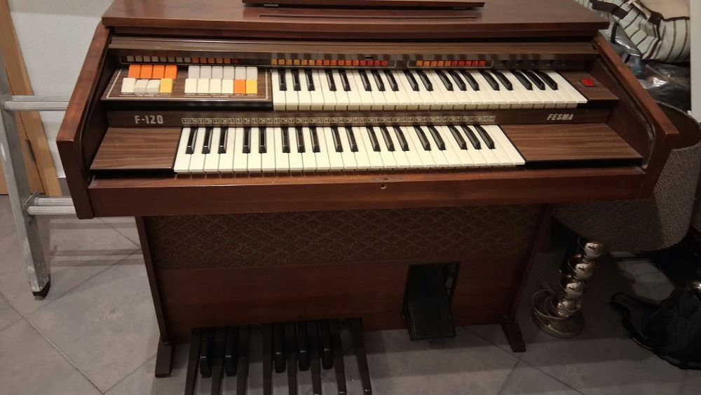 Vendo órgão  Fesma F-120