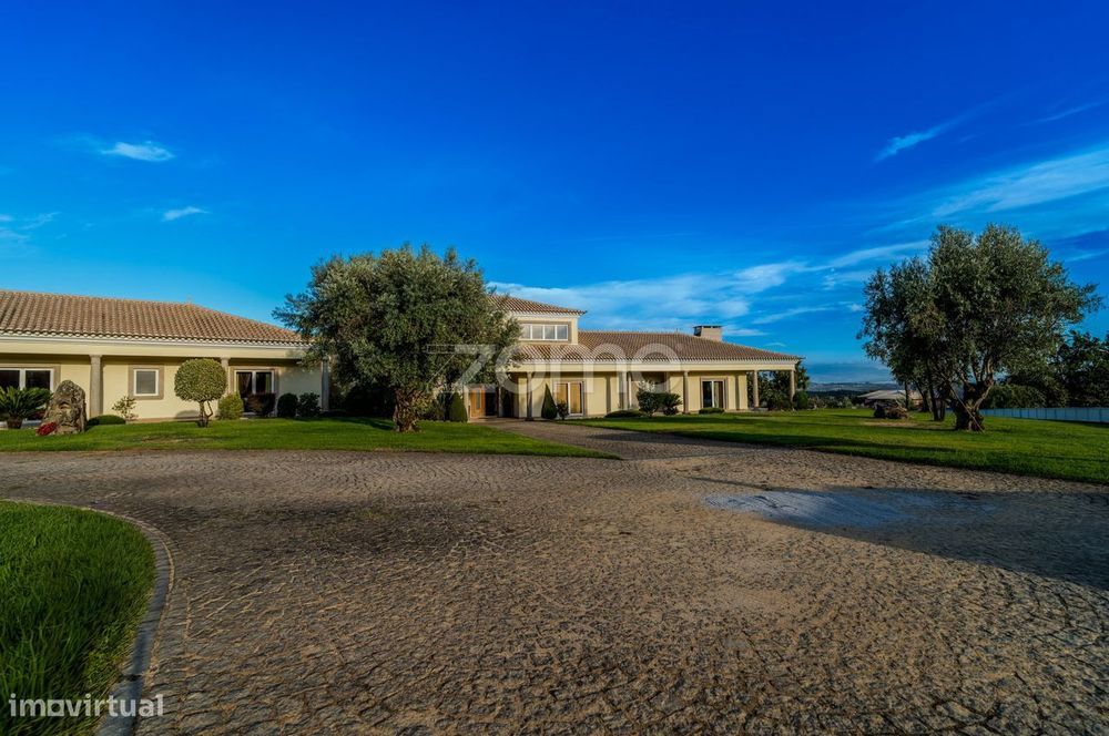 Moradia de Luxo T5+1 em Cavernães, Viseu